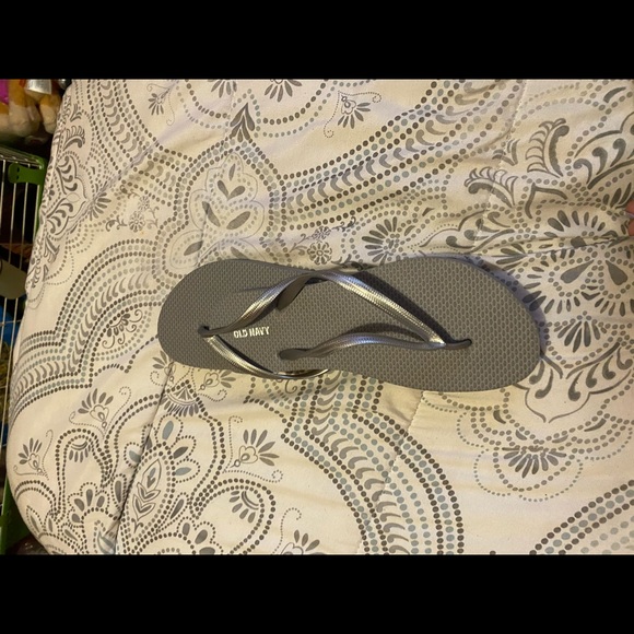 Old Navy Flip Flops , size 9, but fit like an 8. - Picture 5 of 8